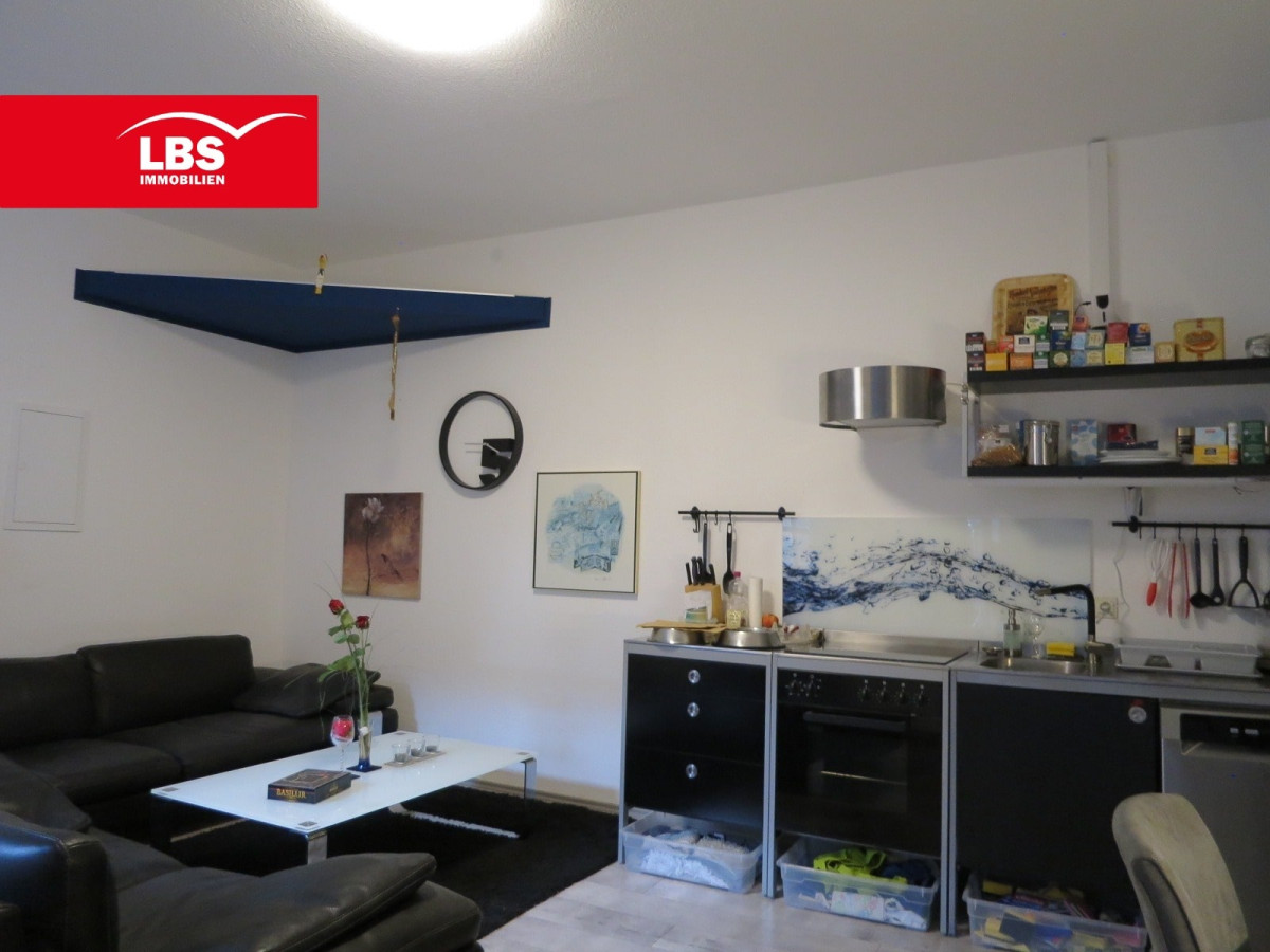 Wohnzimmer und Küchenzeile im EG Wohnung 4