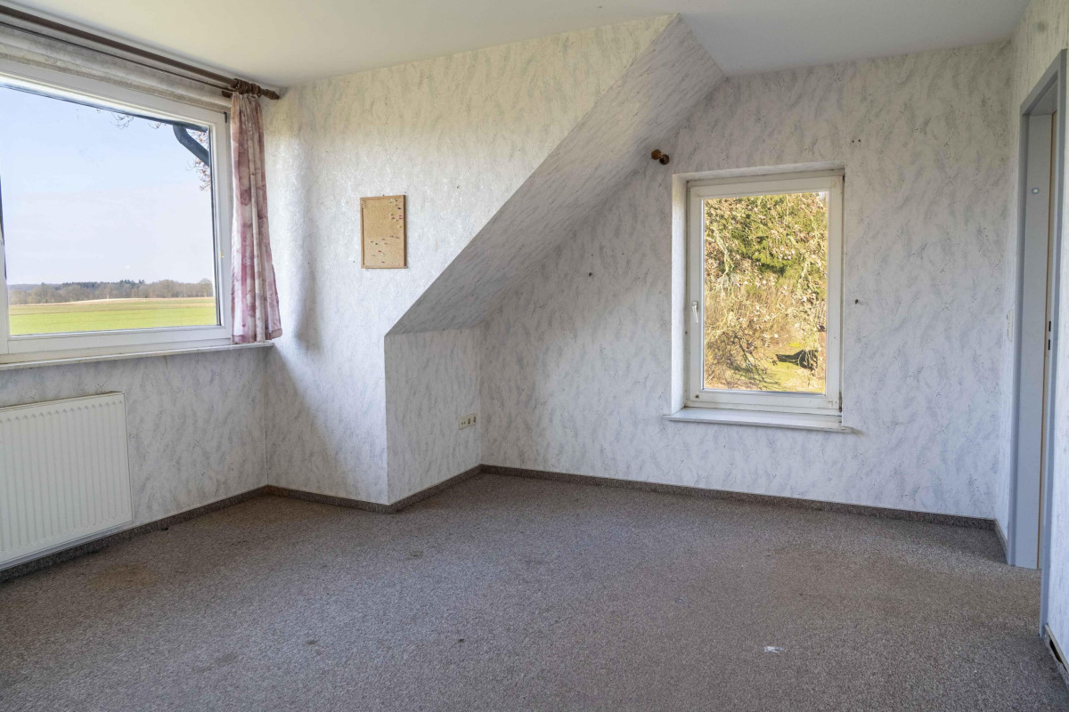 Schlaf-/Schlafzimmer im DG