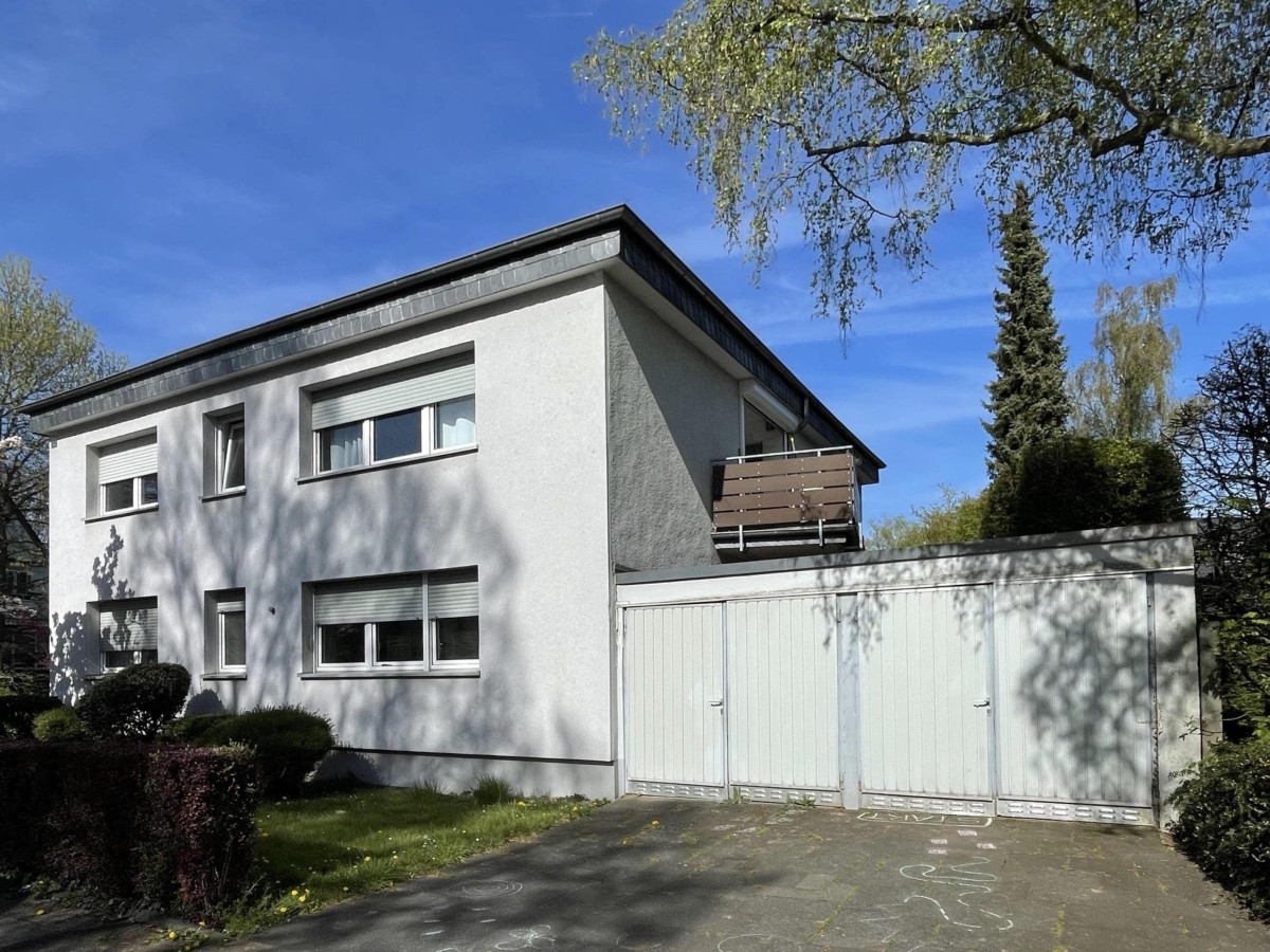 Haus und Garagen