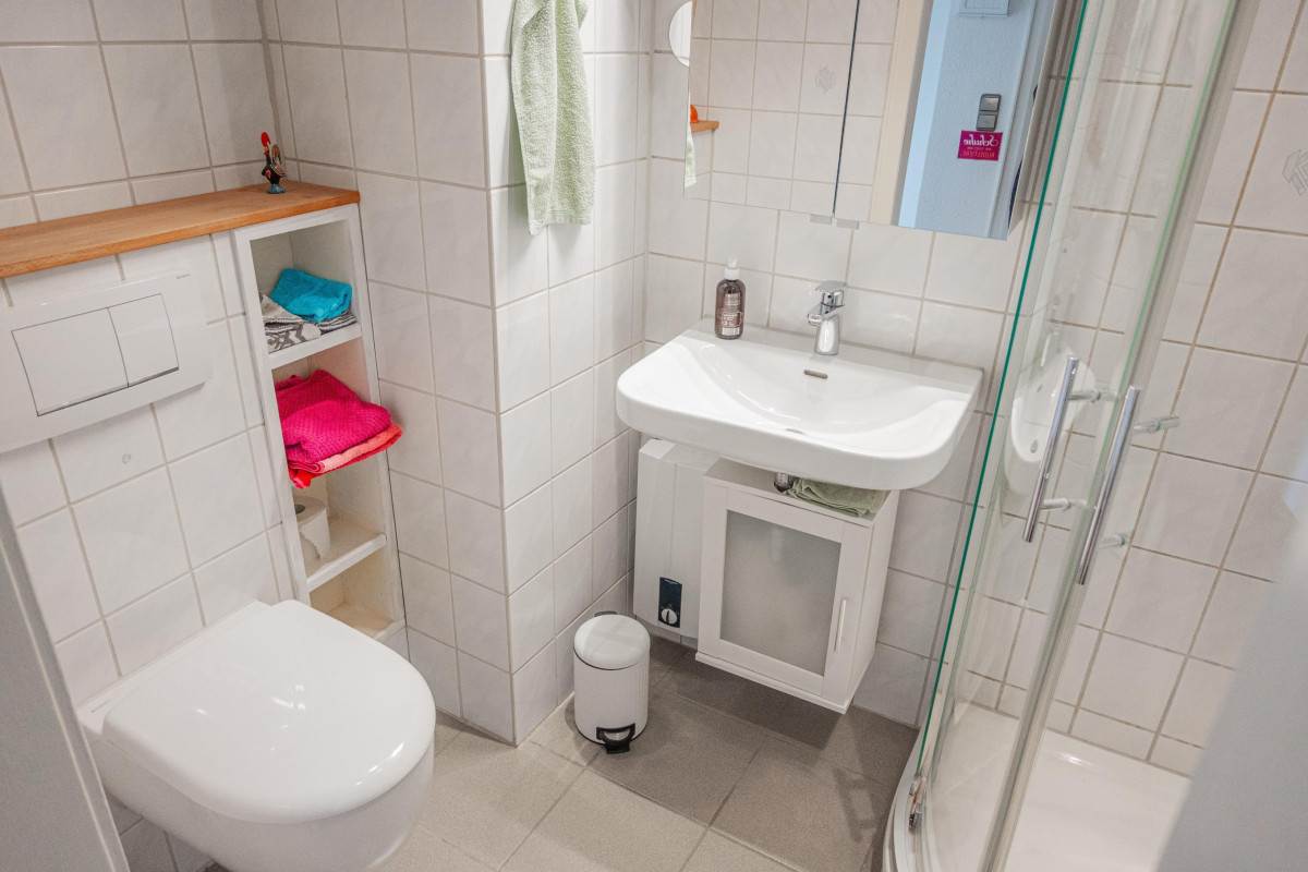 Badezimmer mit Dusche