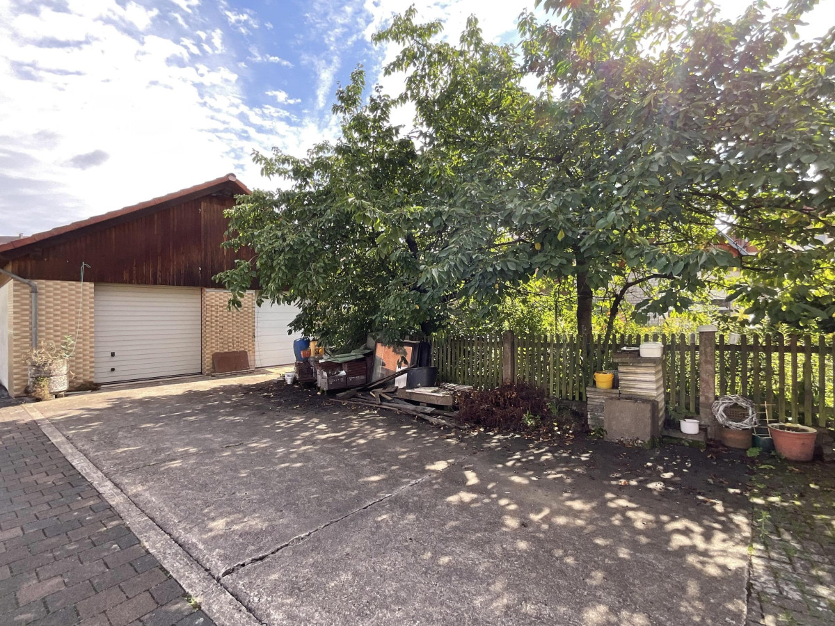 Außenansicht/Garage