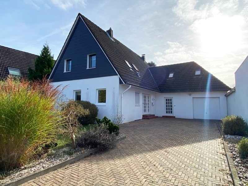 Haus+Zufahrt+Garage