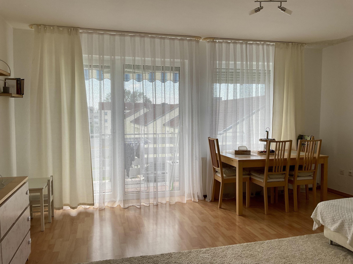 Wohnzimmer mit Südbalkon