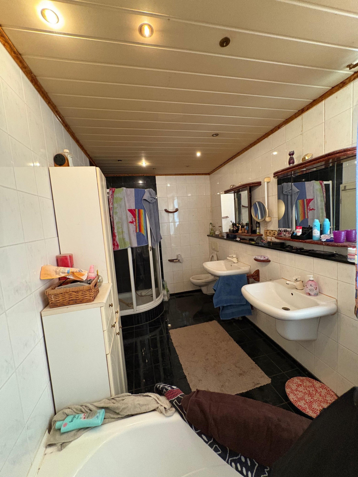 Das Elternbad neben dem Schlafzimmer