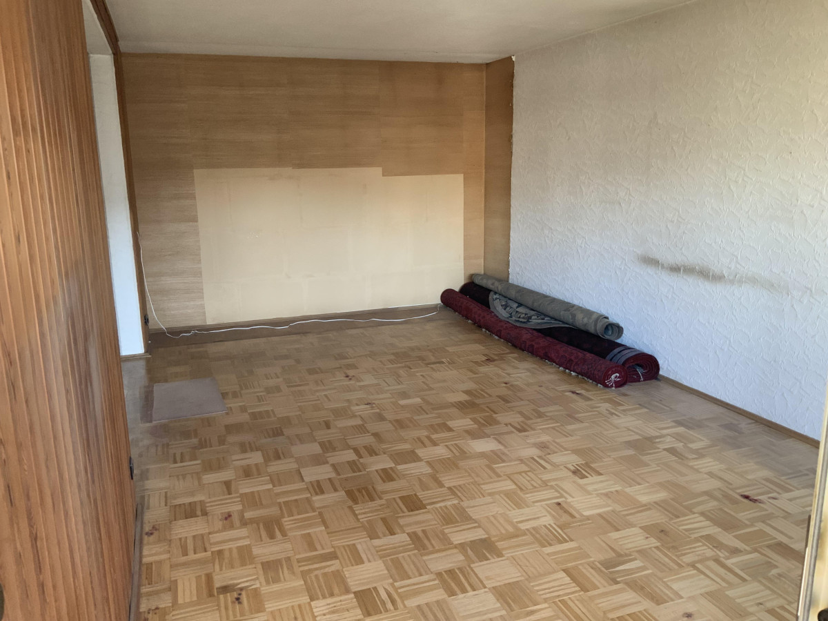 Blick ins Wohnzimmer v. Balkon