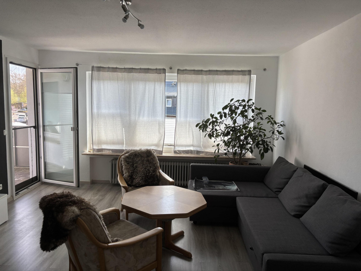 Wohnzimmer mit Balkon