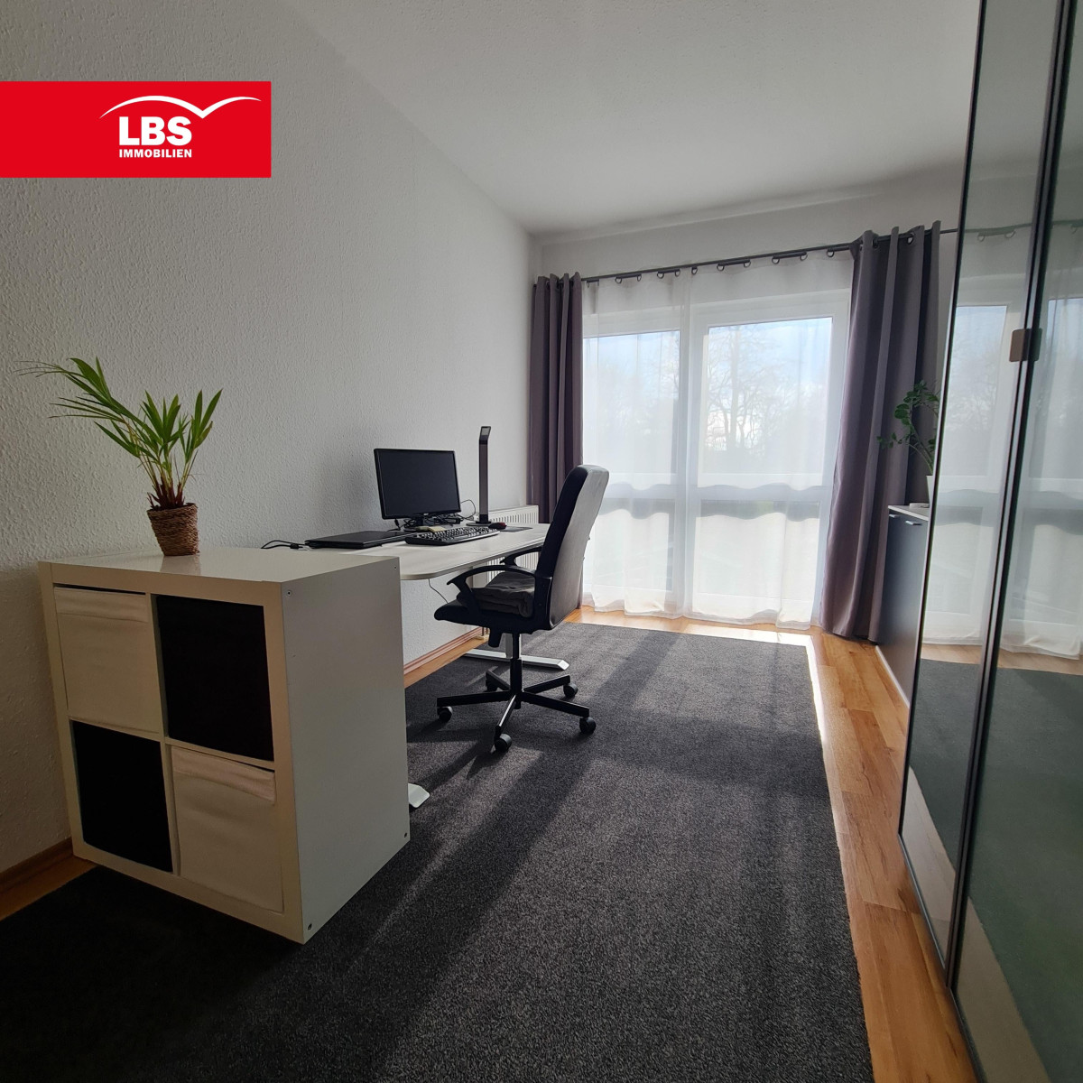 Homeoffice Blick zum Garten