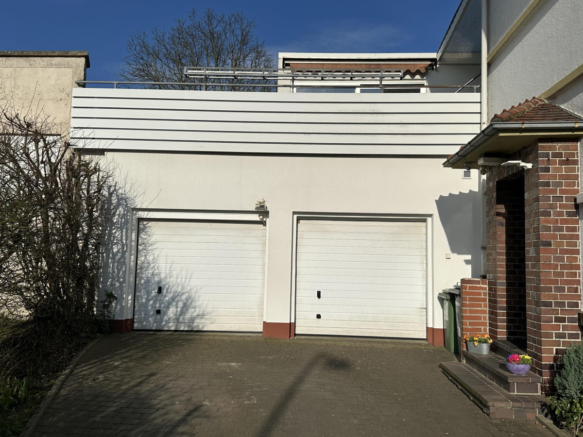 Garagen-Hauseingang