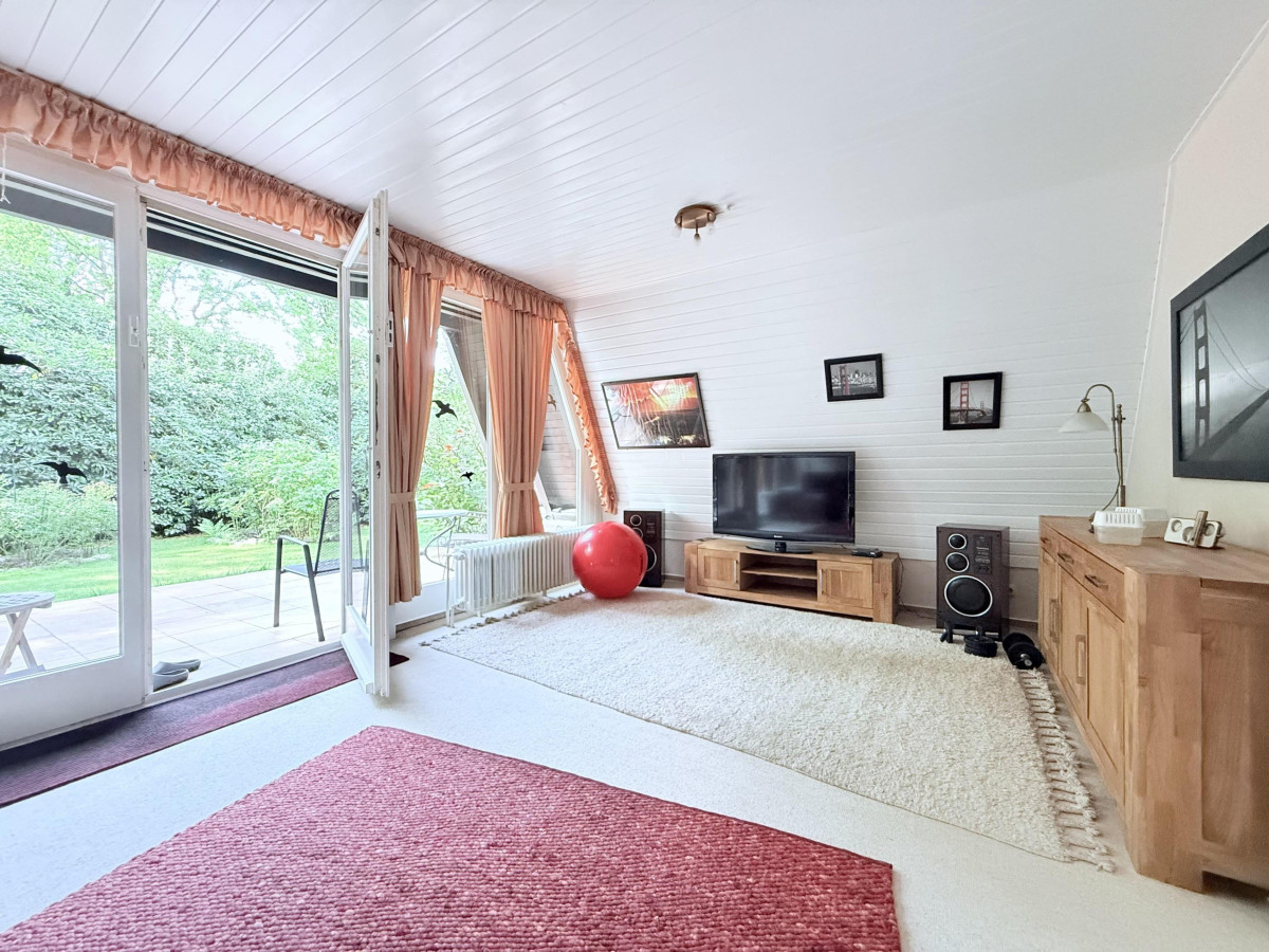 Wohnzimmer mit herrlichem Gartenblick