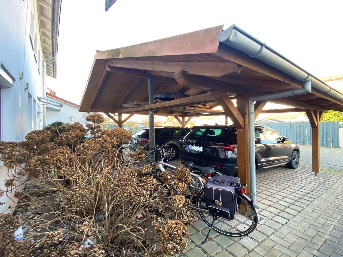 Großer Carport