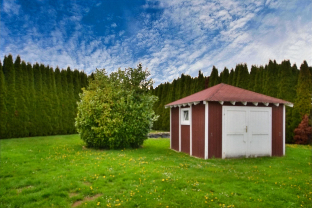 Großer Garten mit geräumiger Hütte