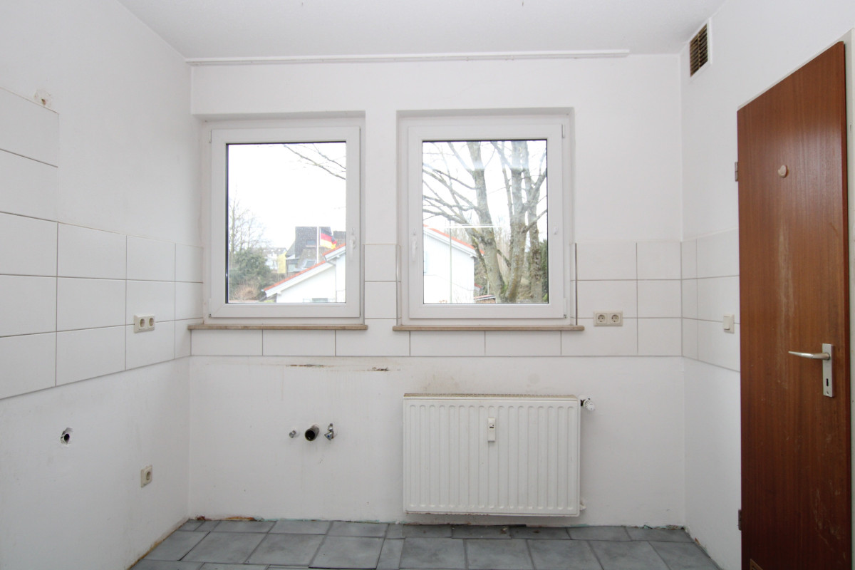 Küche mit Abstellraum