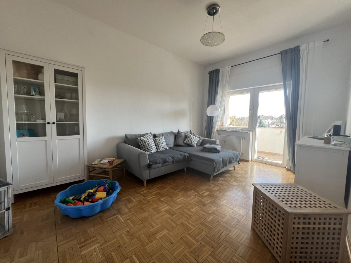 Wohnzimmer und Loggia DG