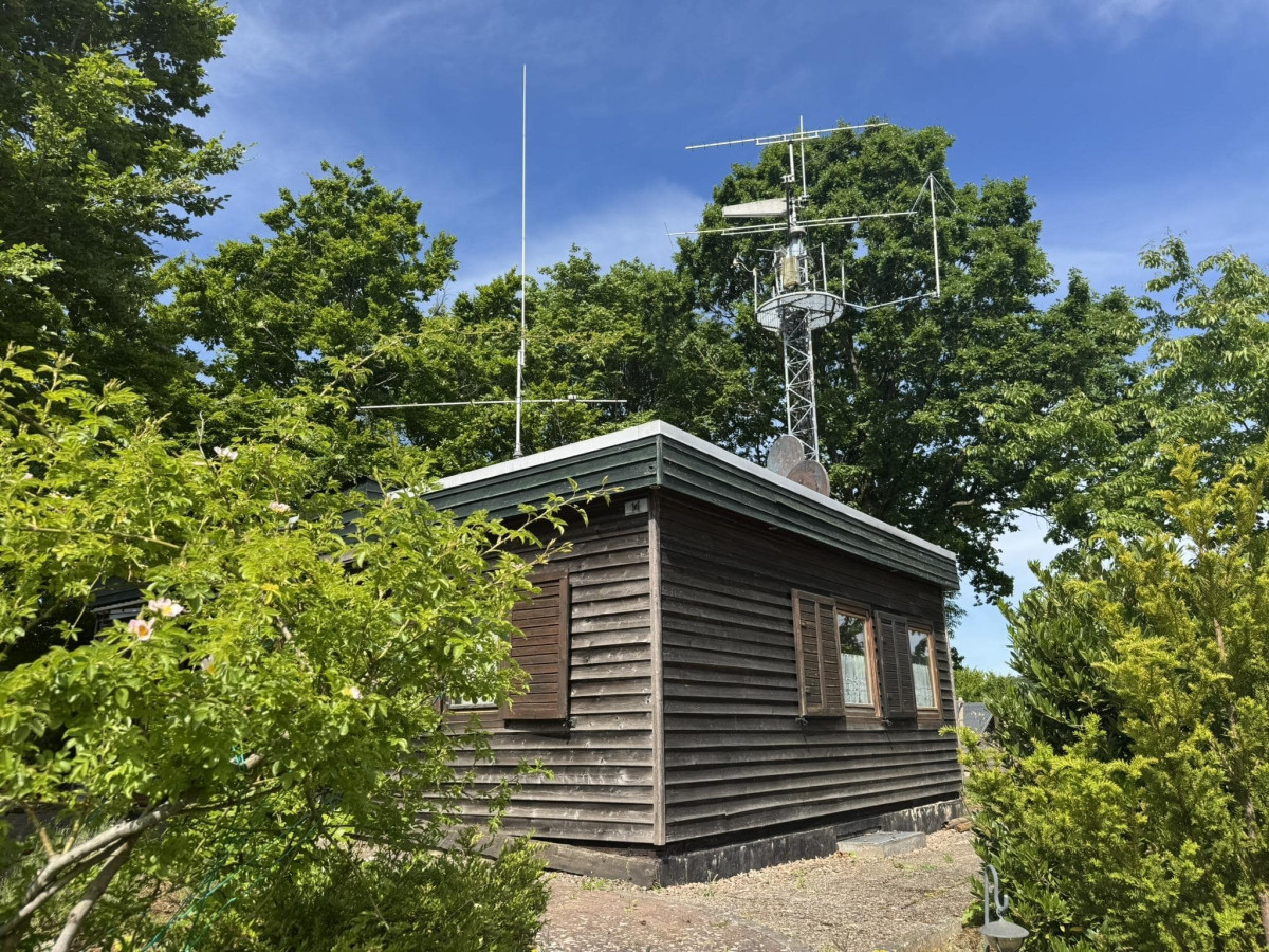 Ansicht mit Funkmast