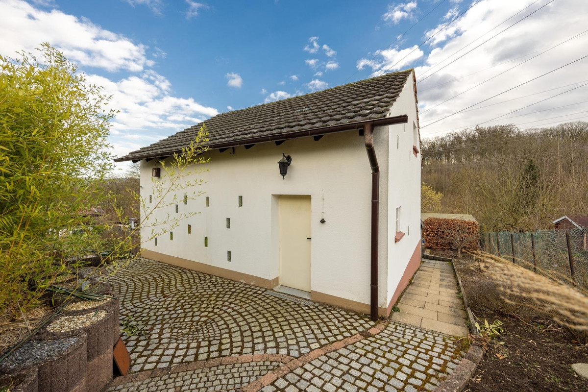 massives Gartenhaus (3 Etagen