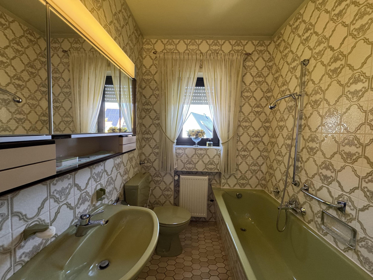 Tageslichtbad mit Badewanne DG