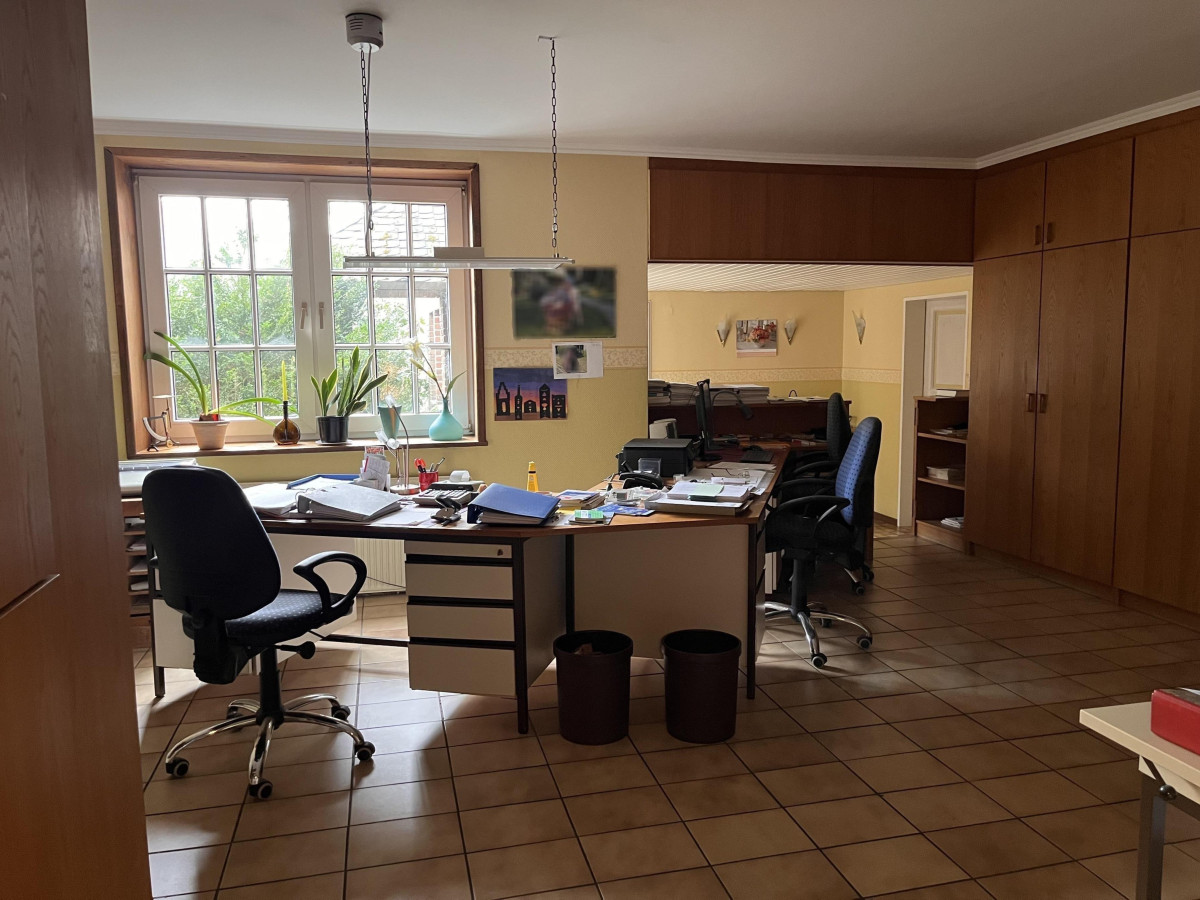 Großes Büro