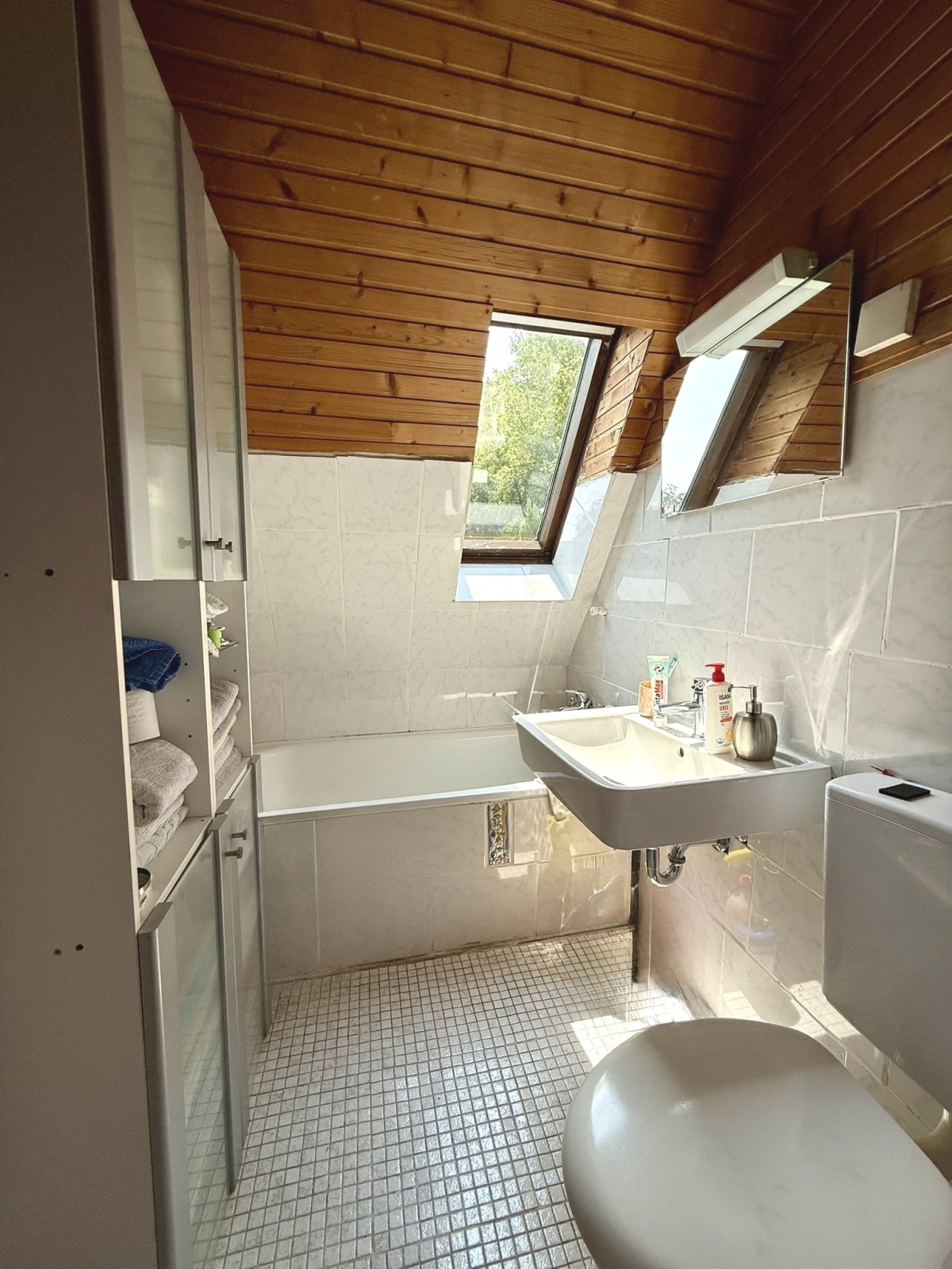 Badezimmer mit Wanne