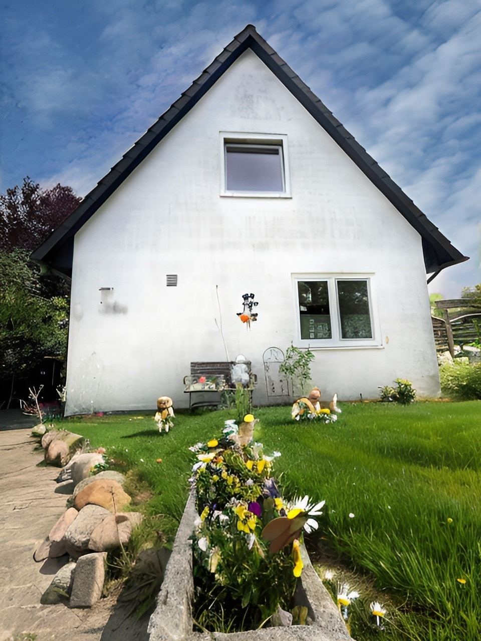 Hausfront zur Straßenseite