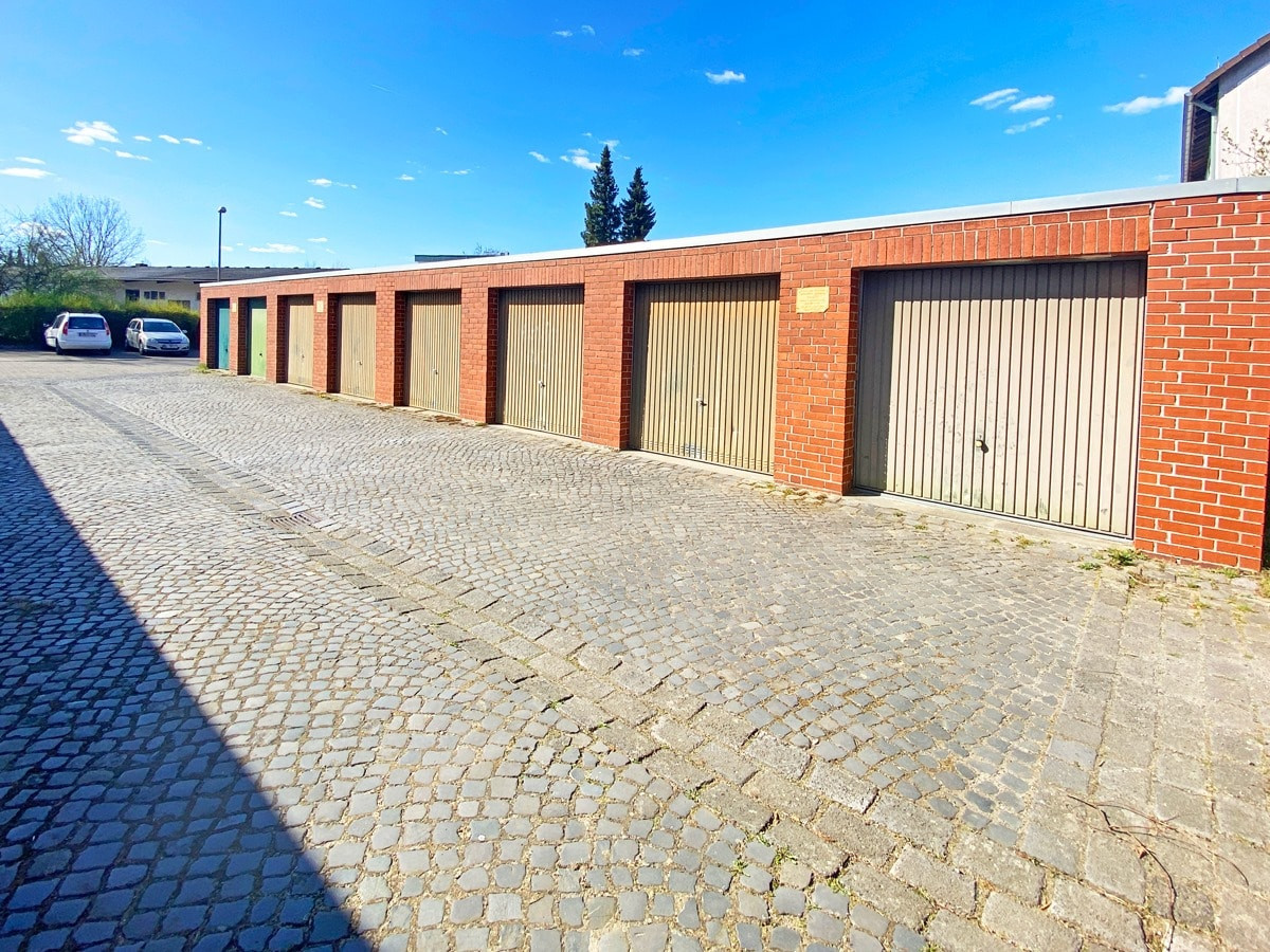 Garagenzeile