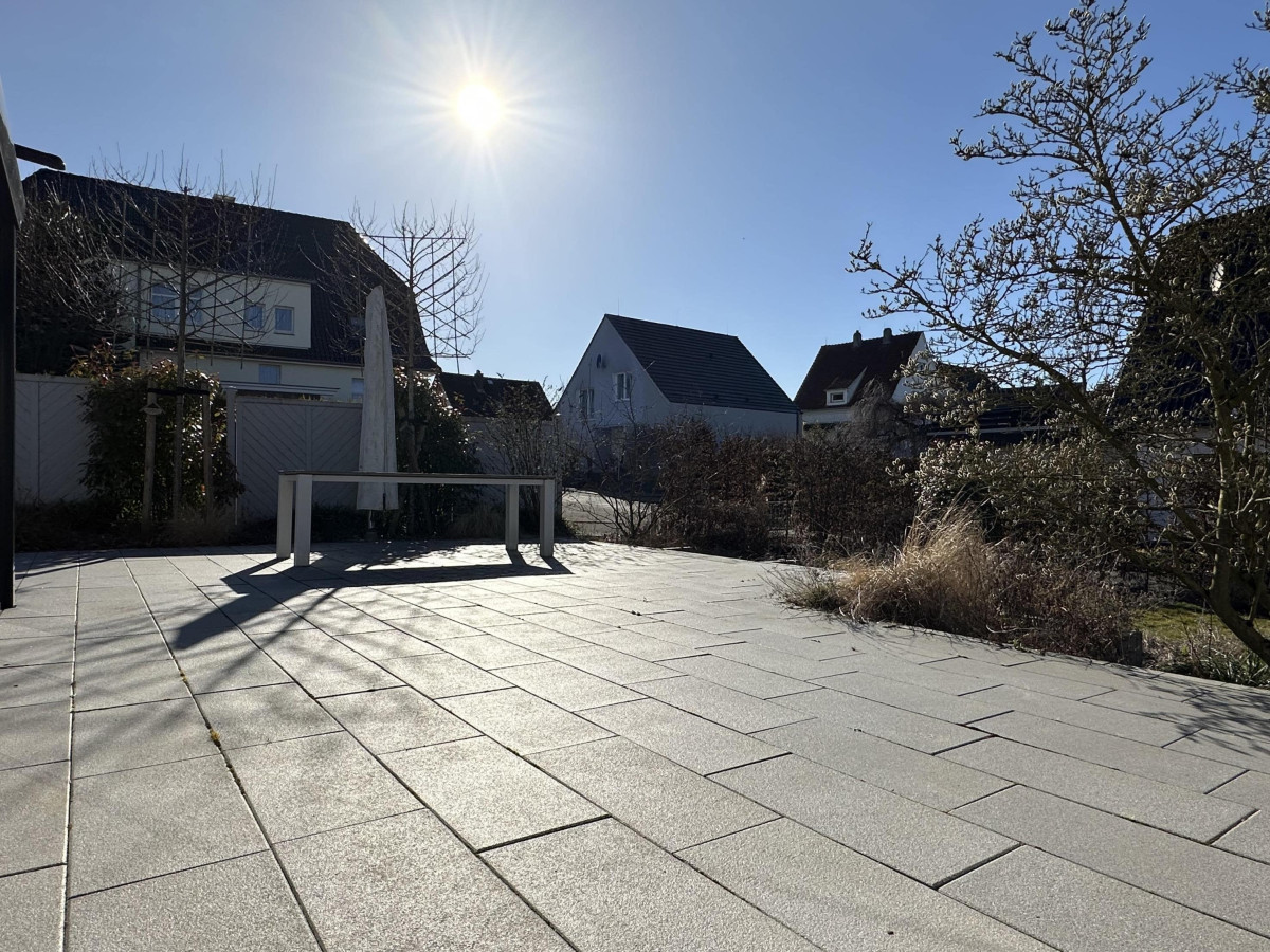 großzügige Terrasse