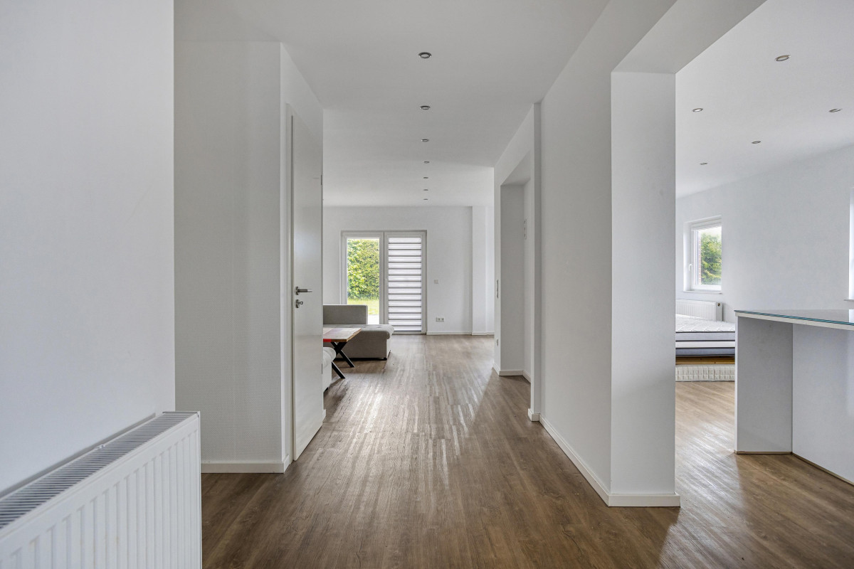 Flur mit Blick zum Wohnzimmer