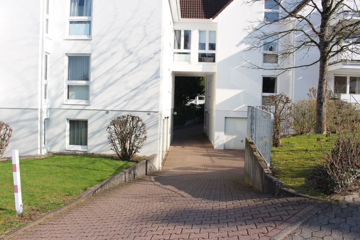 Zufahrt Garagen