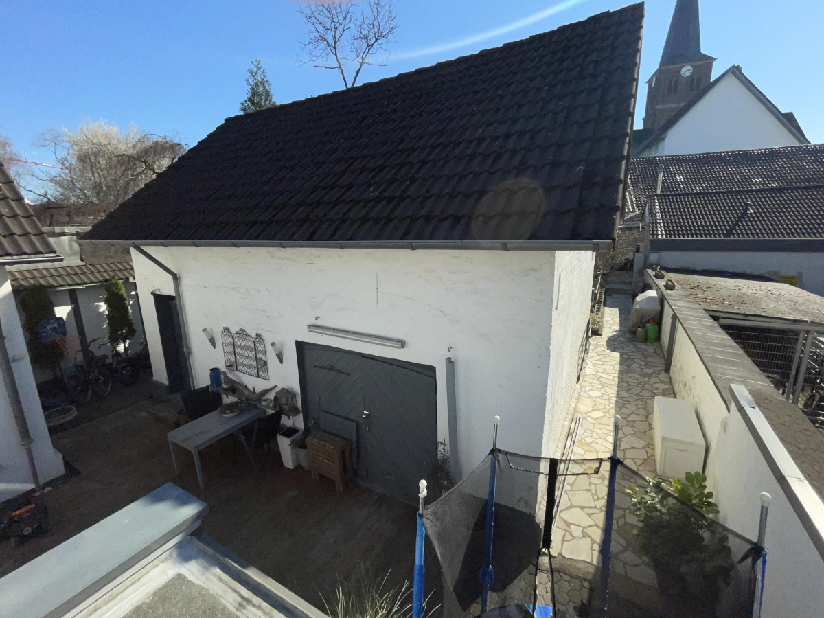 Scheune & Zugang zum Garten
