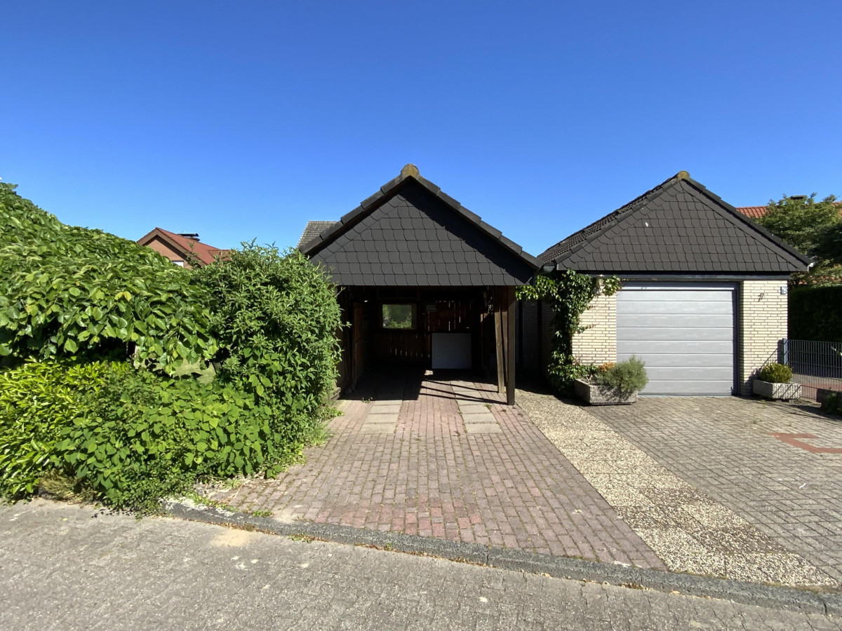 Garage / Carport