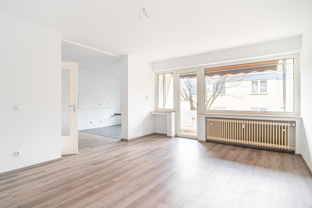 Wohnzimmer / Zugang Balkon