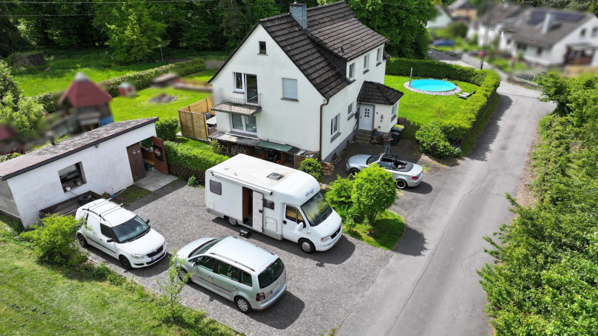 Werkstatt mit Haus