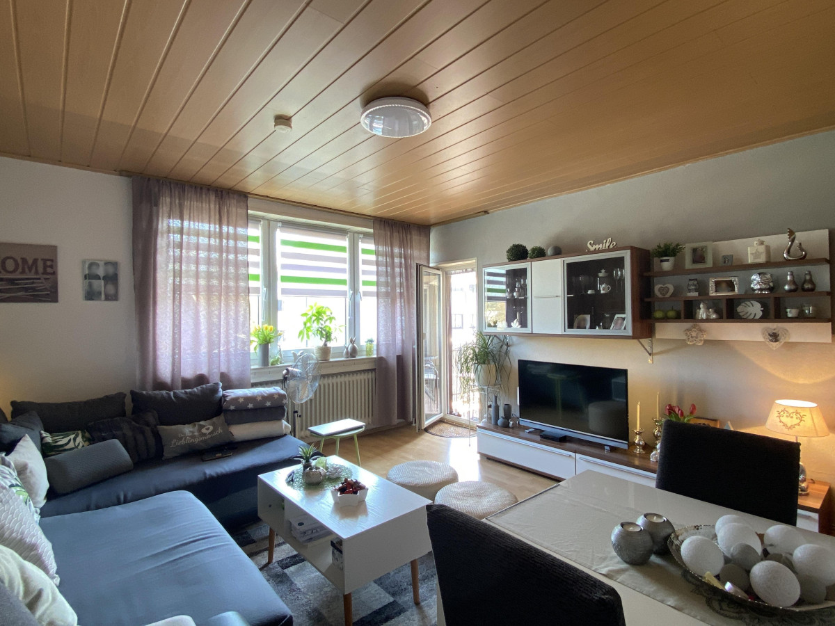 Wohnzimmer mit Loggiazugang