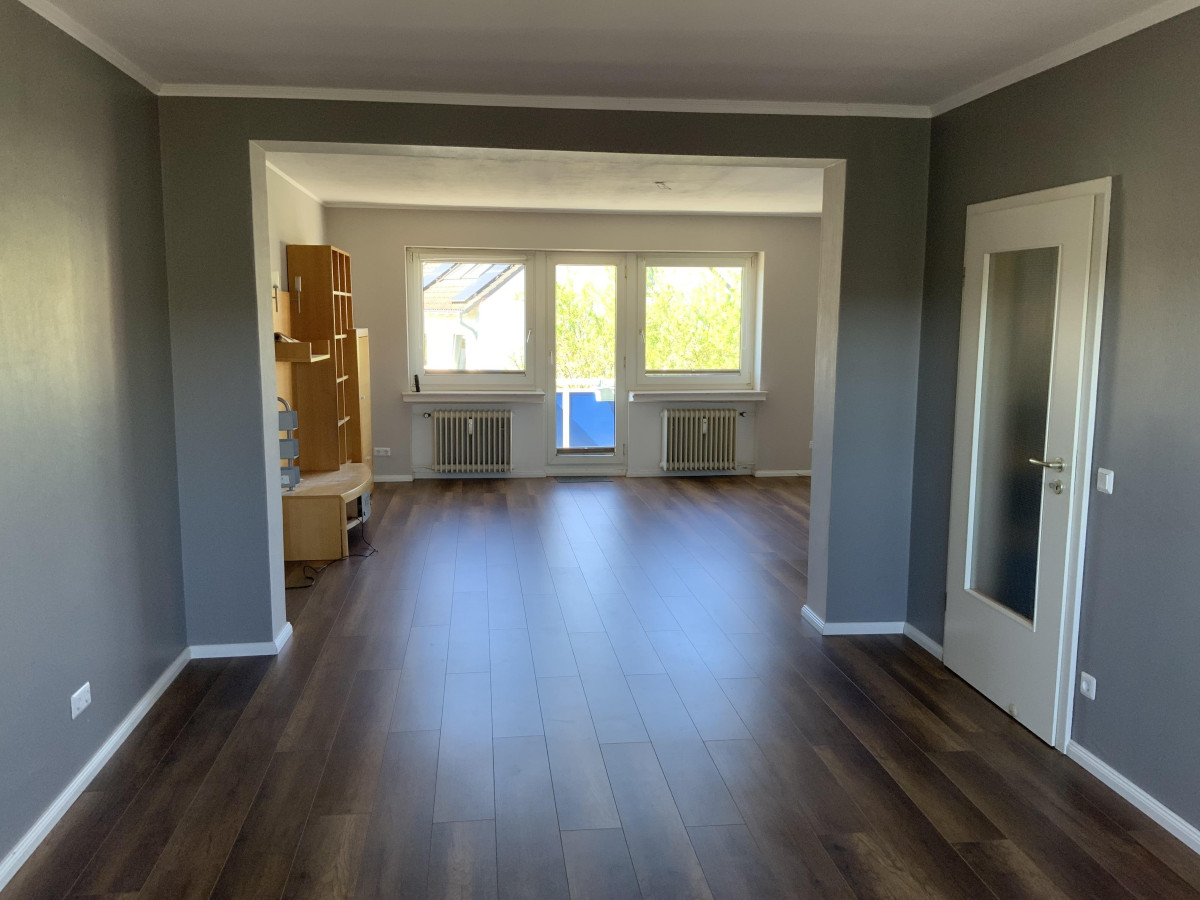 Wohnzimmer mit Balkon 1