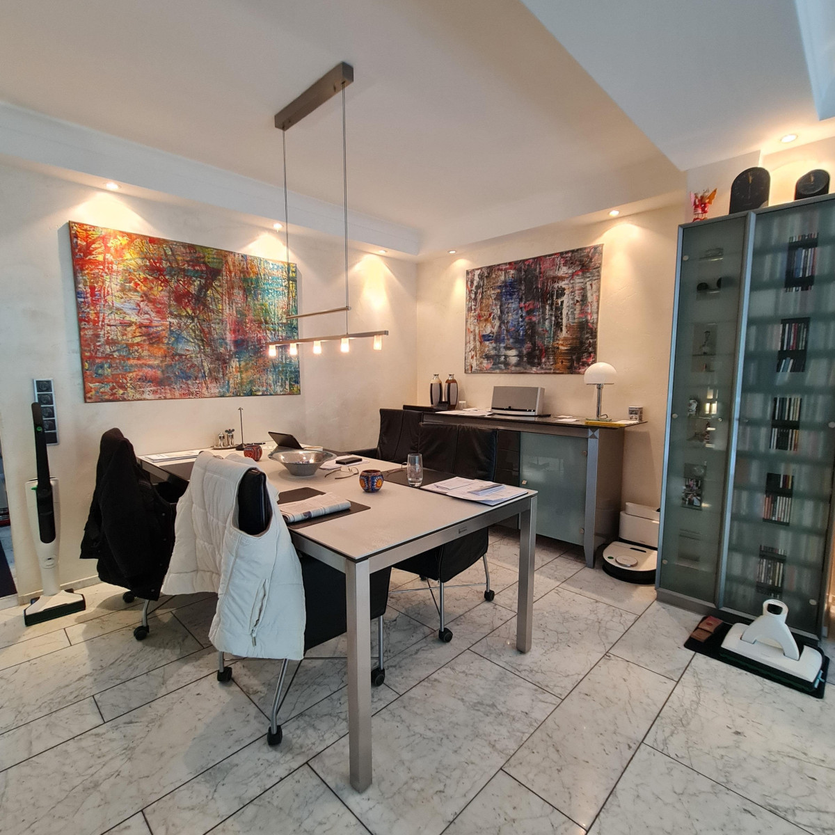 Esschecke im Wohnzimmer