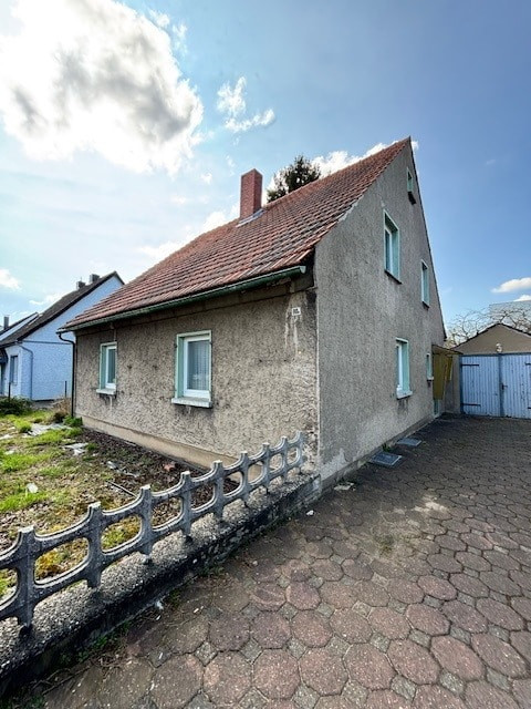 Grundstück Gebäude von vorne