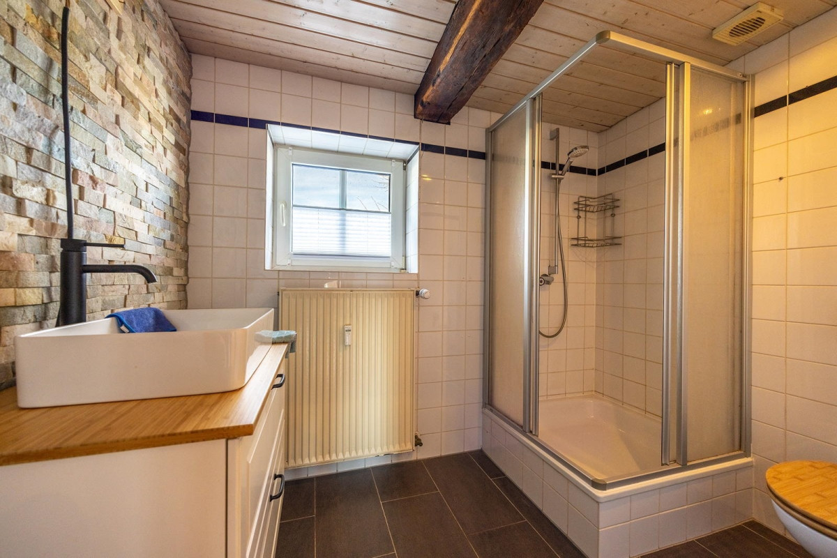 Tageslichtbad mit Dusche