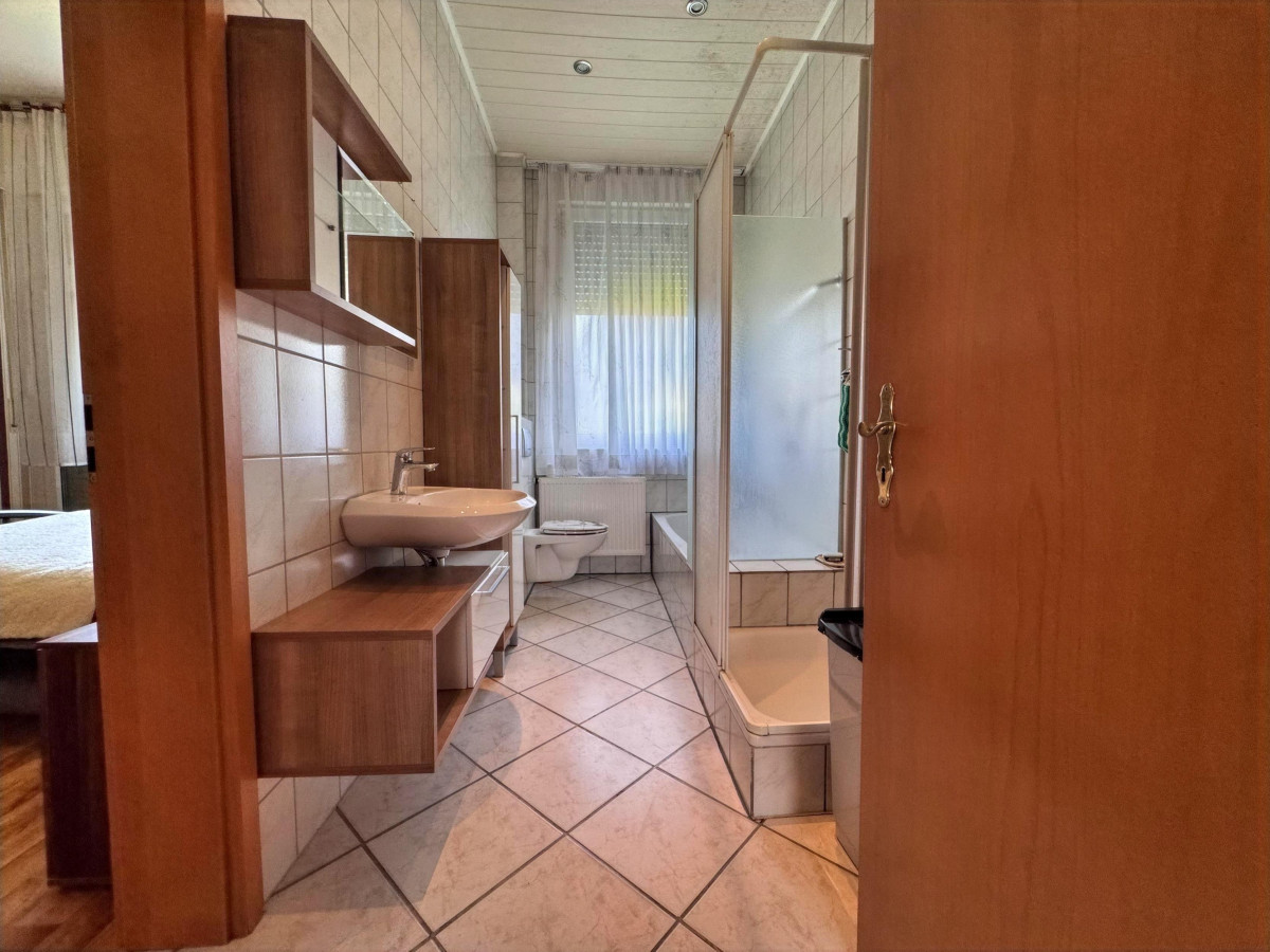 Badezimmer EG