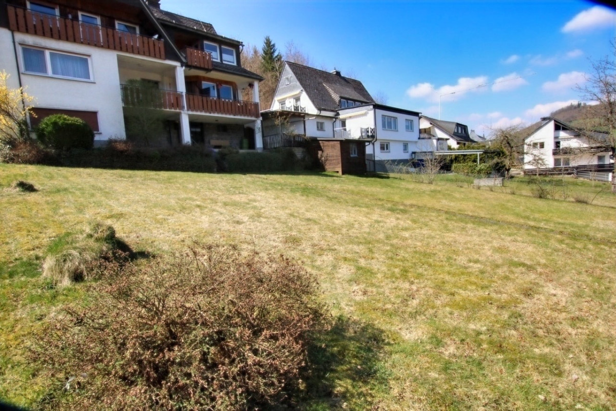 Großes Grundstück