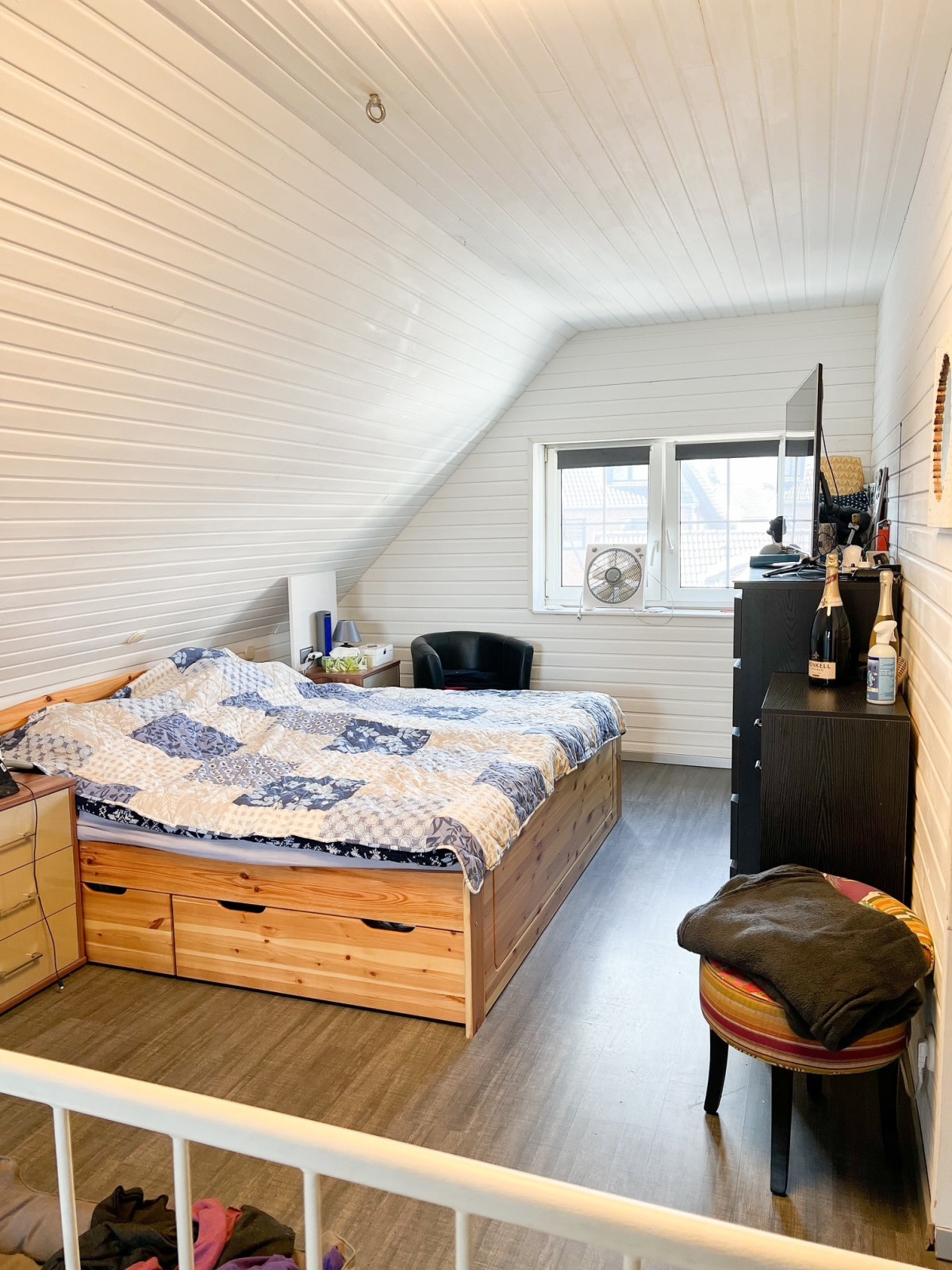 Schlafzimmer DG