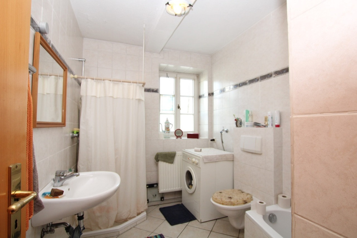 Bad m. Dusche/Wanne