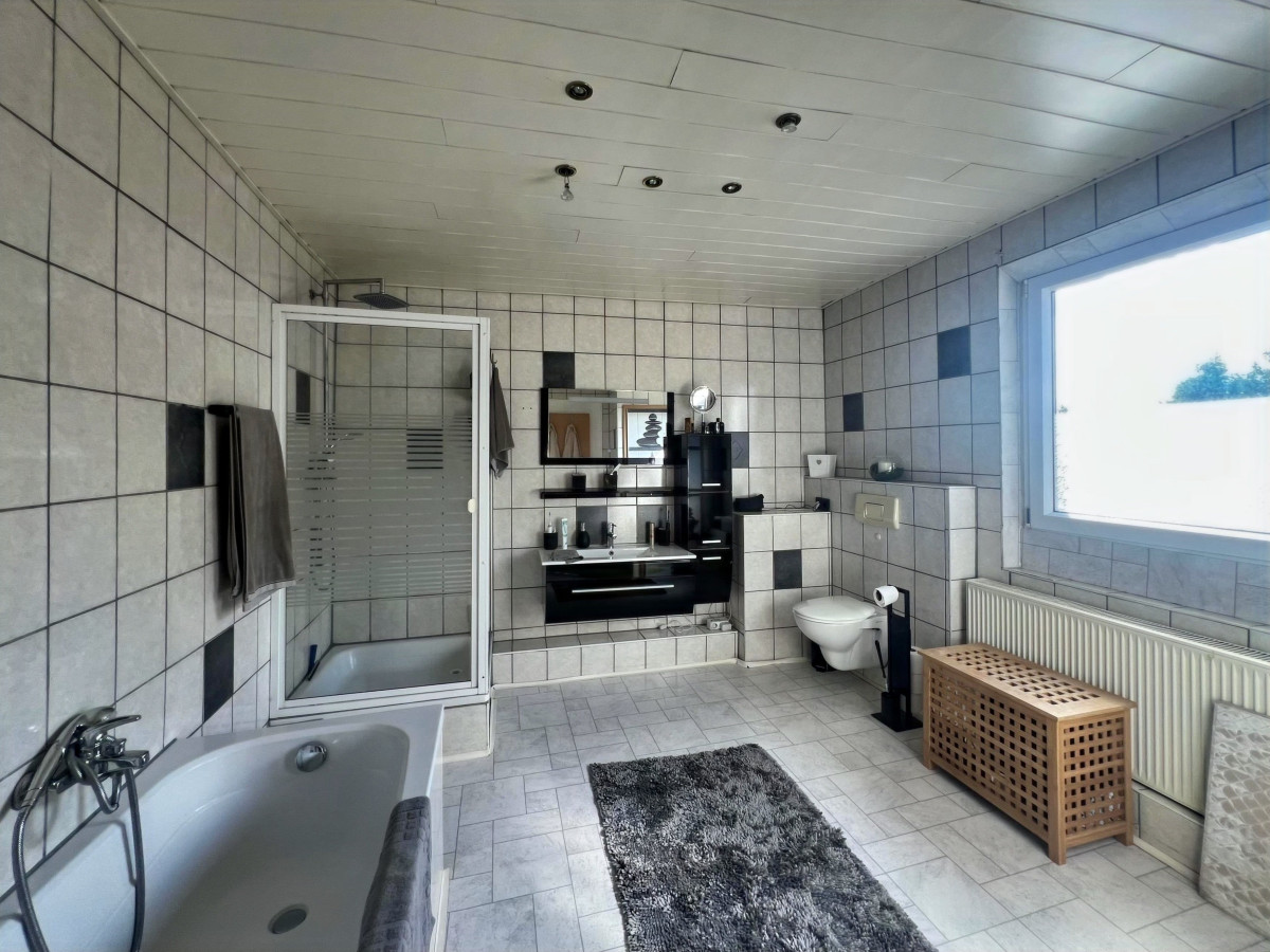 Badezimmer OG (Haupthaus)