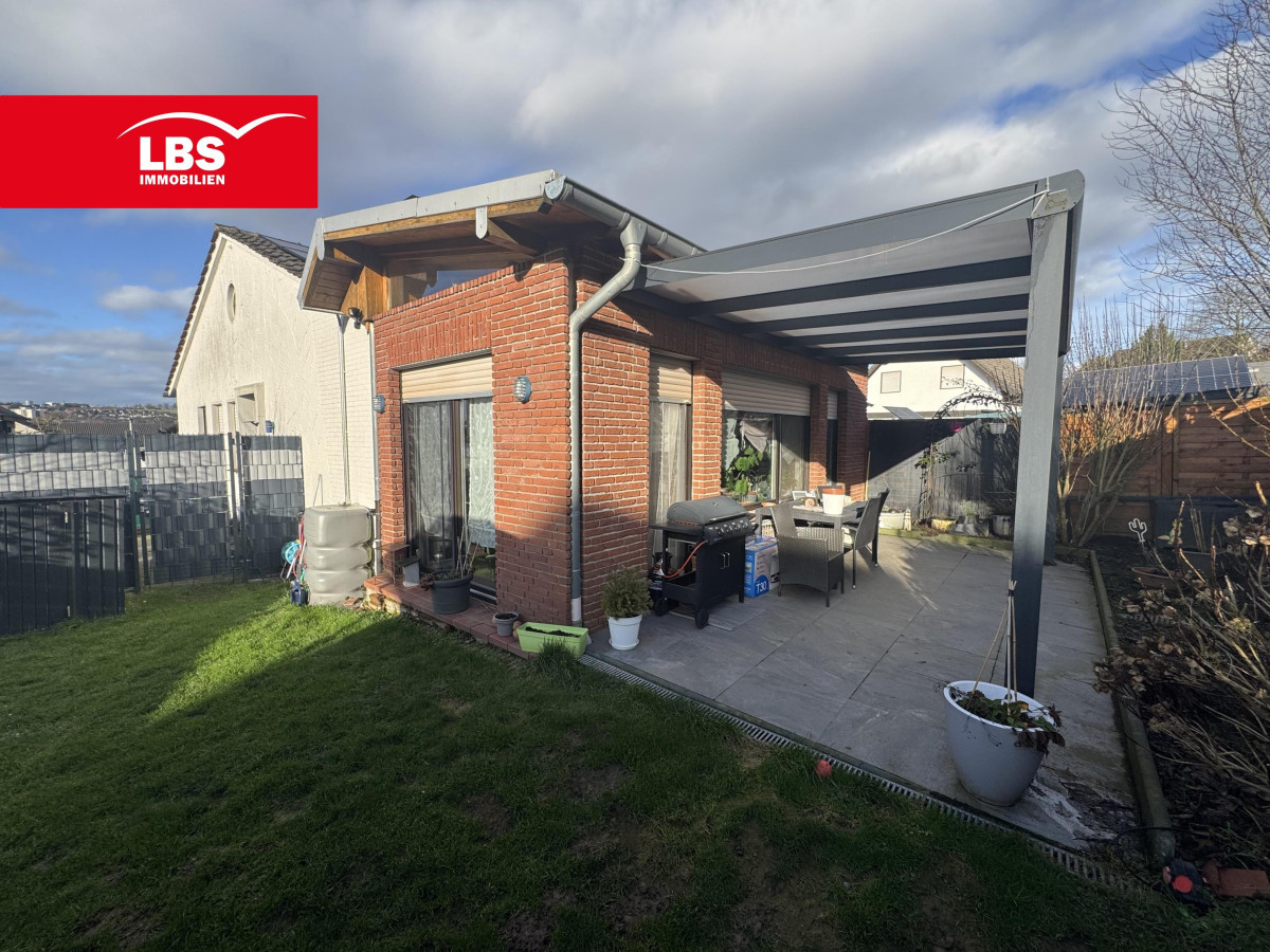 Seitenansicht mit Terrasse