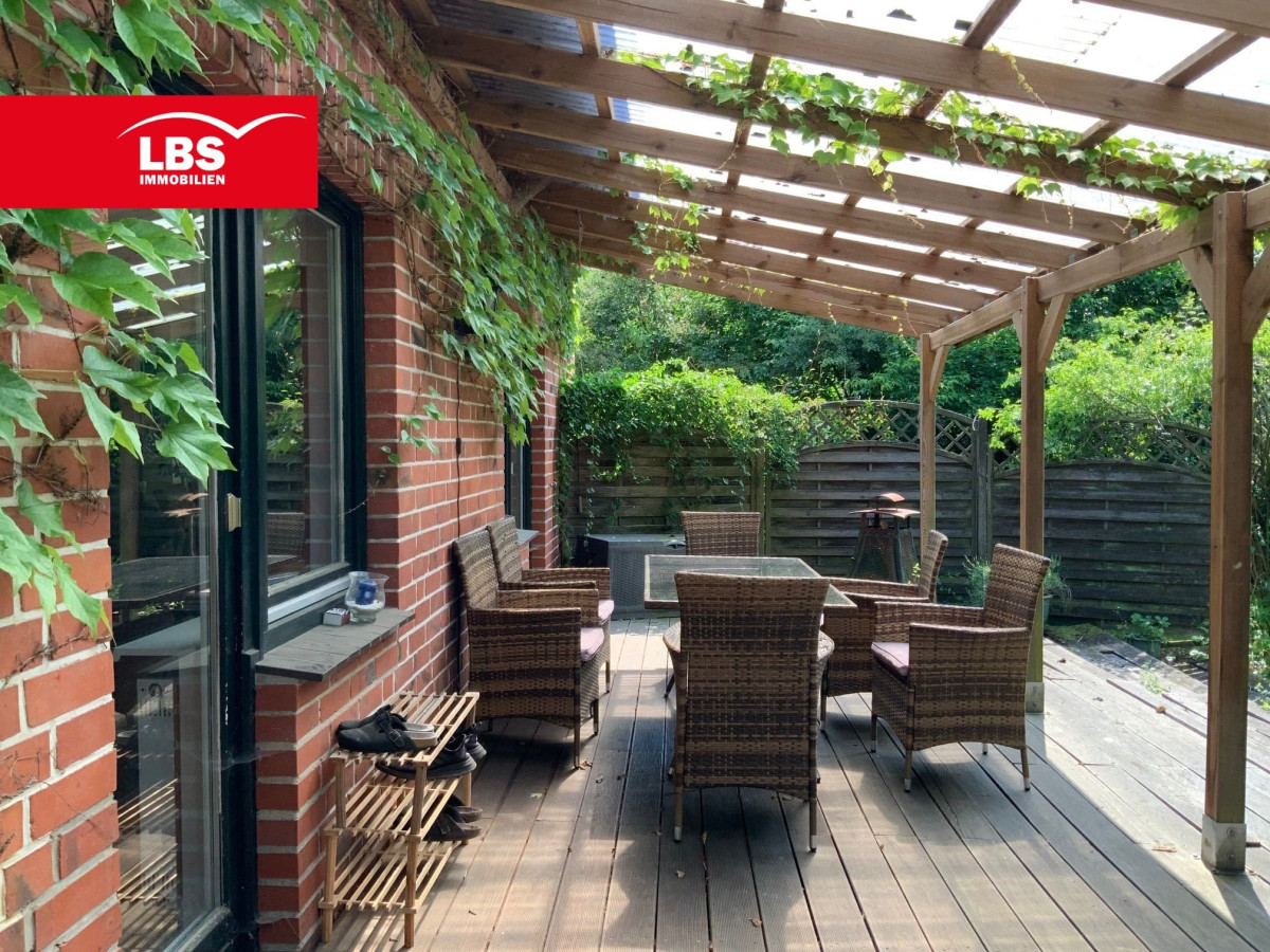 Großzügig überdachte Terrasse