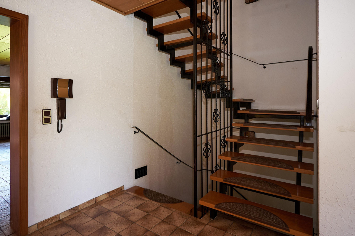 Treppe ins Obergeschoss