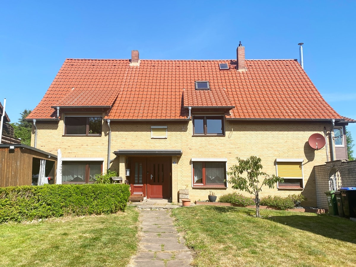 Wohnhaus mit neuwertigem Dach