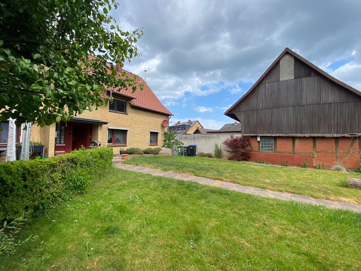 Wohnhaus und große Scheune