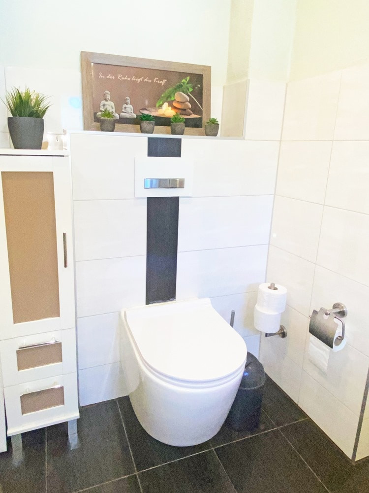 Modernes WC im Erdgeschoss