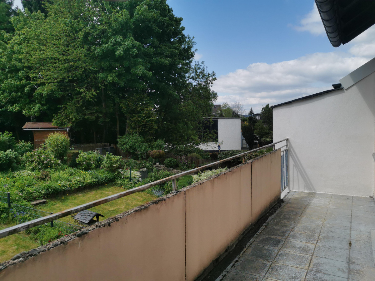 Großer Balkon mit 2 Zugängen