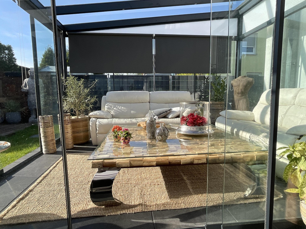 Wintergarten mit Couch