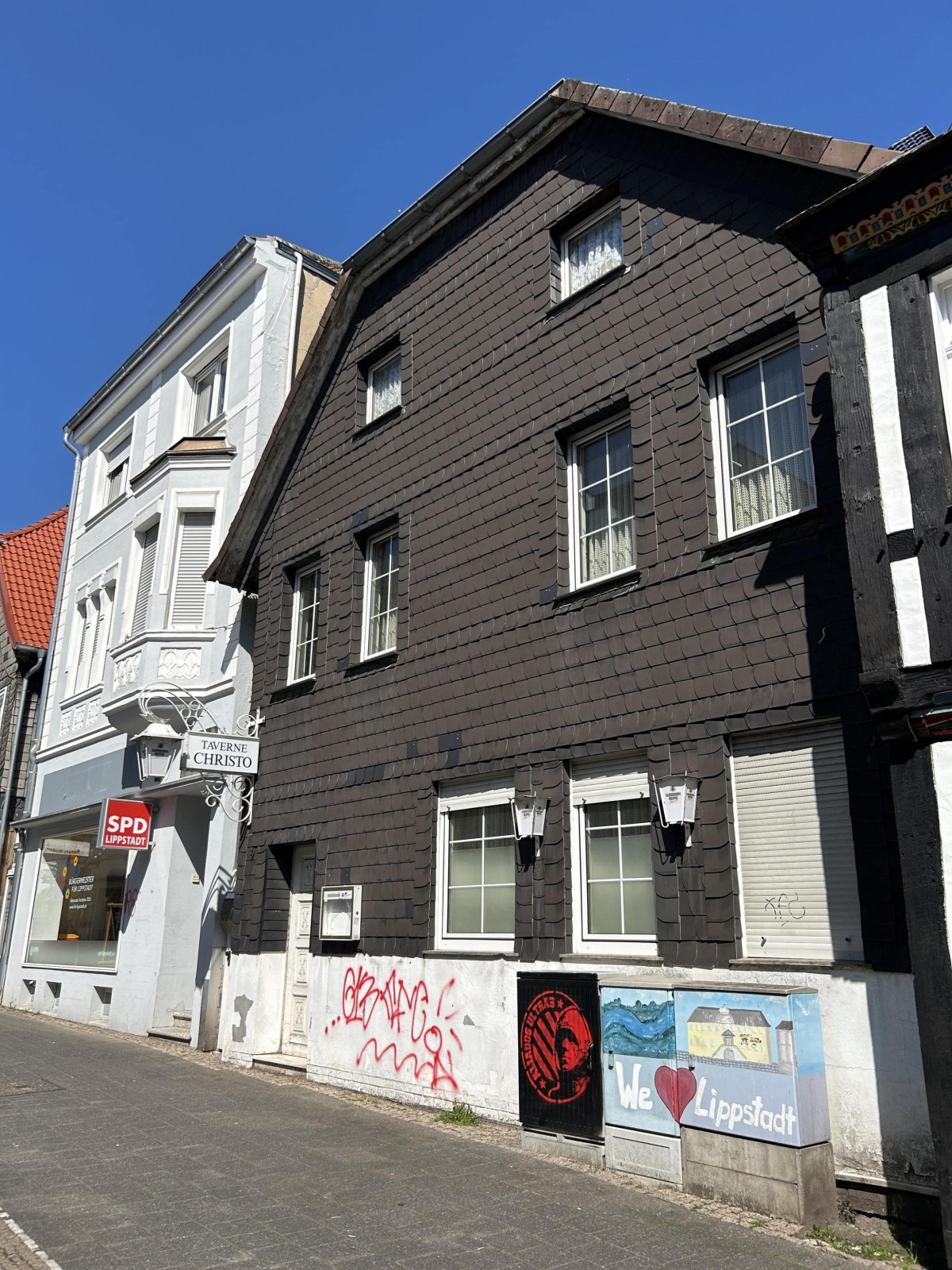 Straßenansicht seitlich